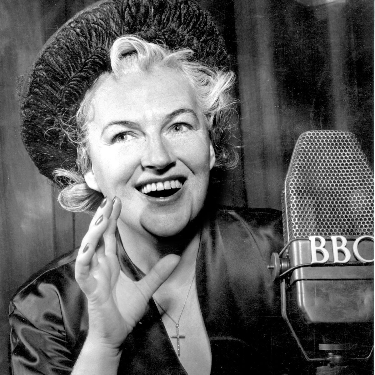 1940s Radio HS - Pumpkin FM
